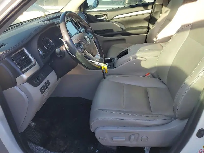 2018 TOYOTA HIGHLANDER SE  