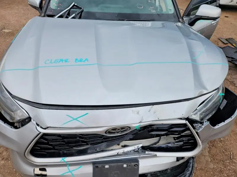 2021 TOYOTA HIGHLANDER LE  