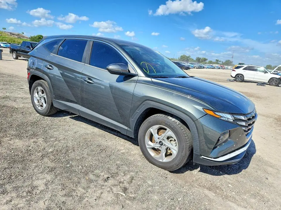 2022 HYUNDAI TUCSON SE  