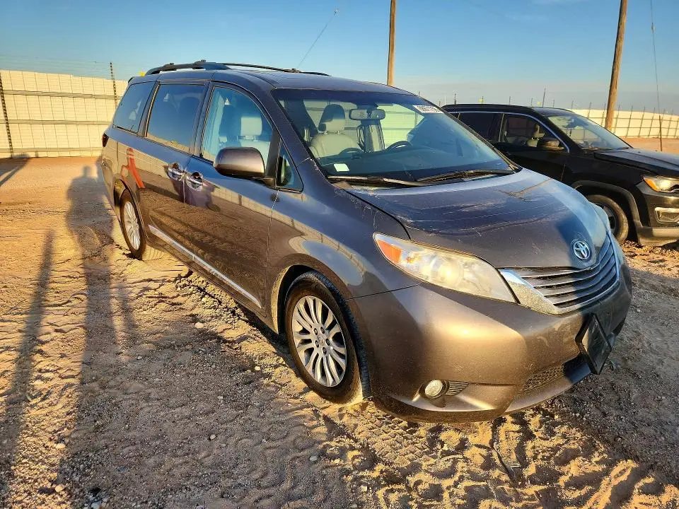 2015 TOYOTA SIENNA XLE 8-PASSENGER  