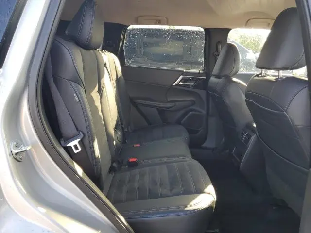 2024 MITSUBISHI OUTLANDER SE  