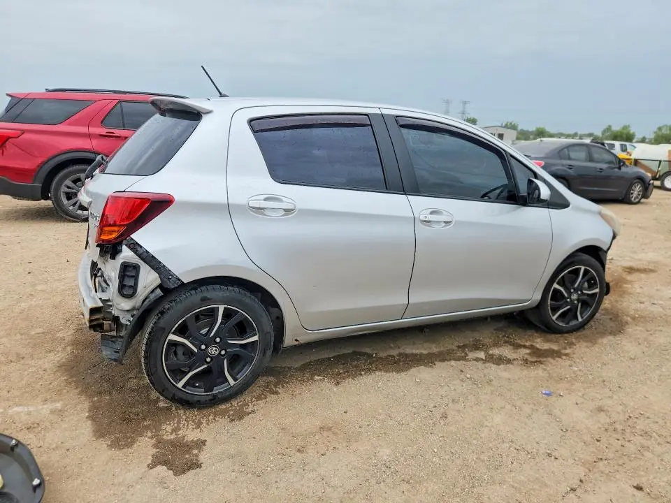 2015 TOYOTA YARIS 5-DOOR SE  
