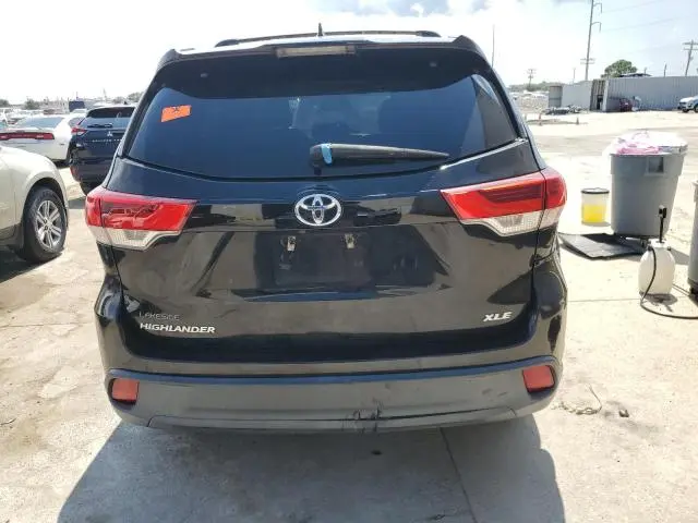 2019 TOYOTA HIGHLANDER SE  
