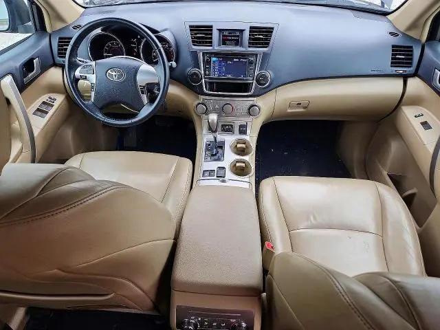 2013 TOYOTA HIGHLANDER SE  