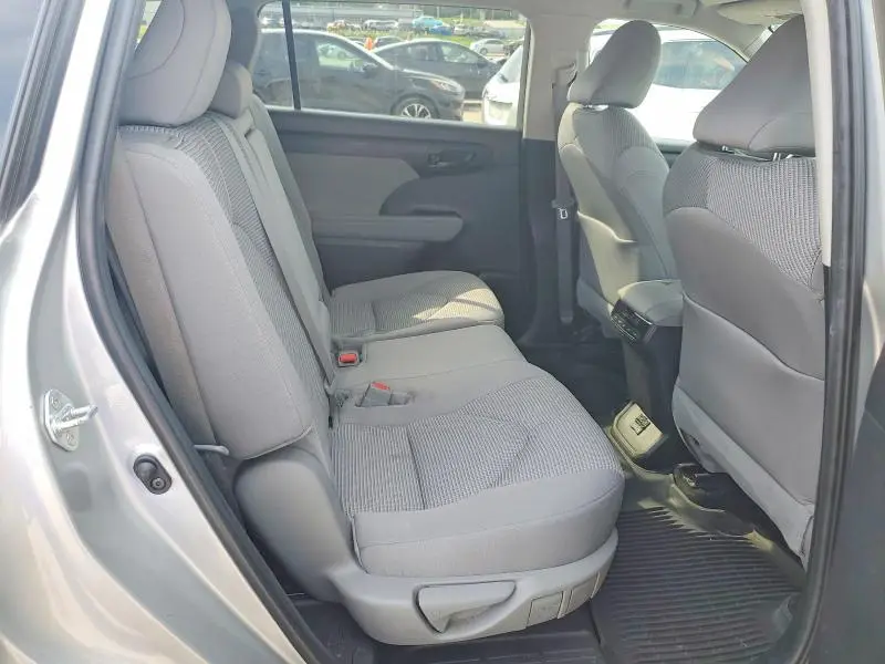 2024 TOYOTA HIGHLANDER LE  