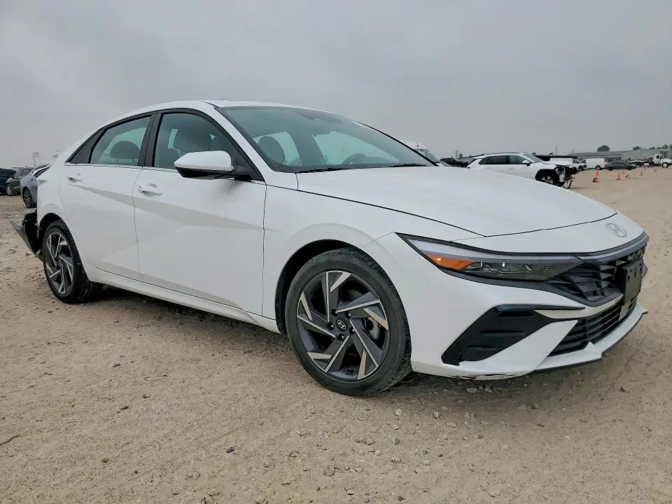 2025 HYUNDAI ELANTRA SEL  