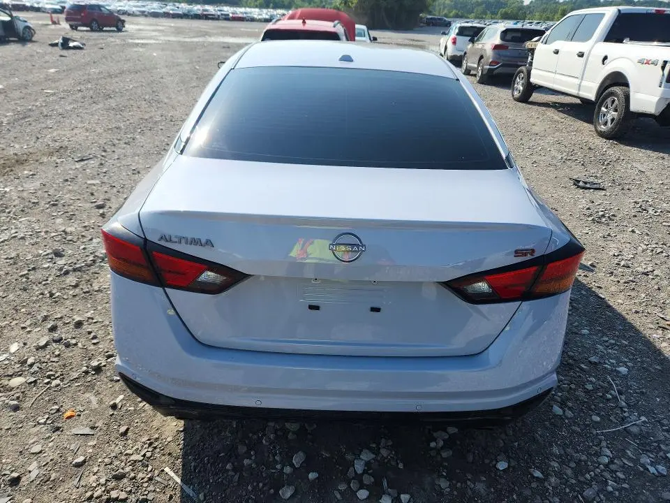 2024 NISSAN ALTIMA SR  