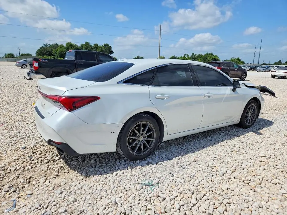 2021 TOYOTA AVALON XLE  