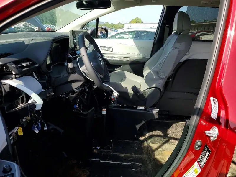 2025 TOYOTA SIENNA XLE 8-PASSENGER  