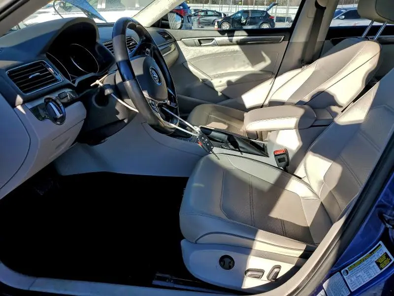 2017 VOLKSWAGEN PASSAT SE  