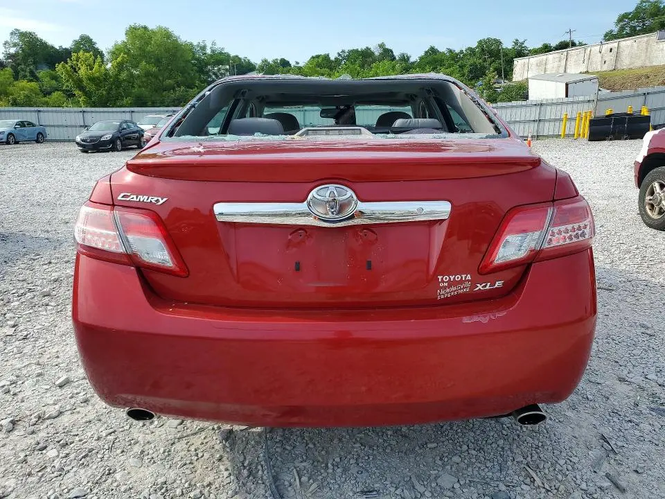 2011 TOYOTA CAMRY XLE V6  