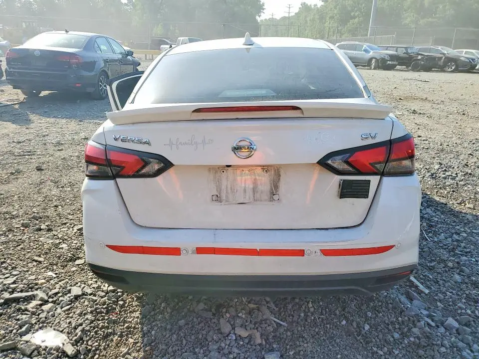 2021 NISSAN VERSA SV  
