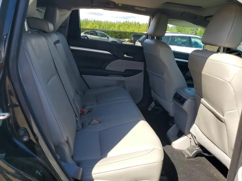 2017 TOYOTA HIGHLANDER XLE  