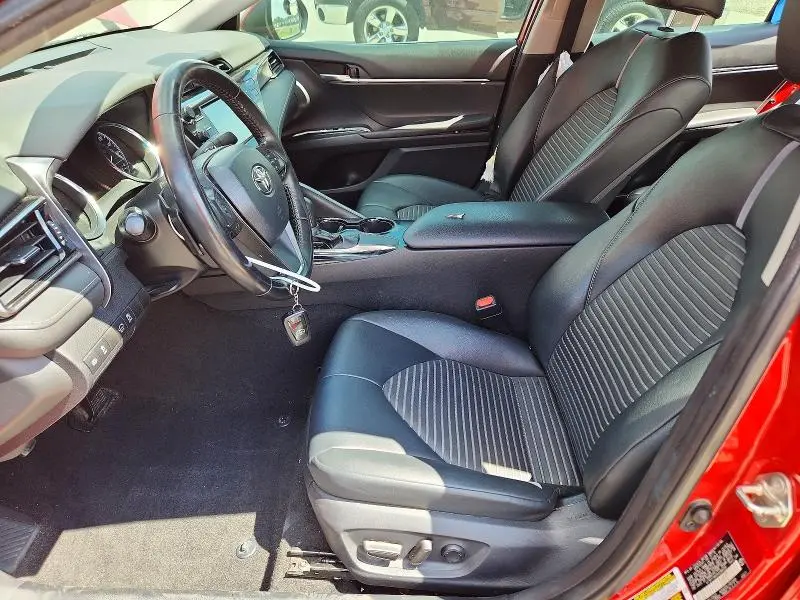 2019 TOYOTA CAMRY SE  