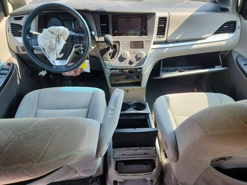2015 TOYOTA SIENNA LE  