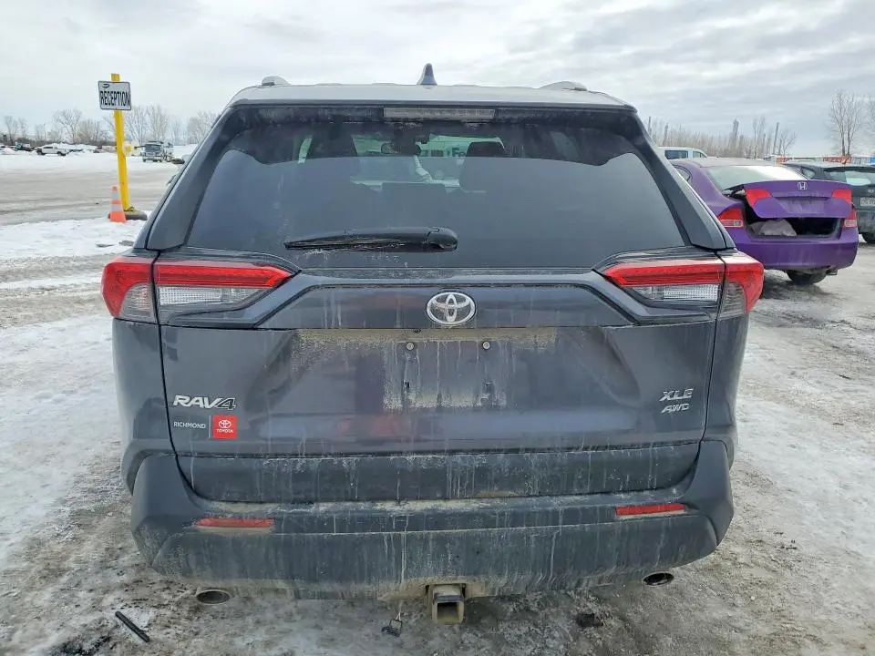 2025 TOYOTA RAV4 XLE  