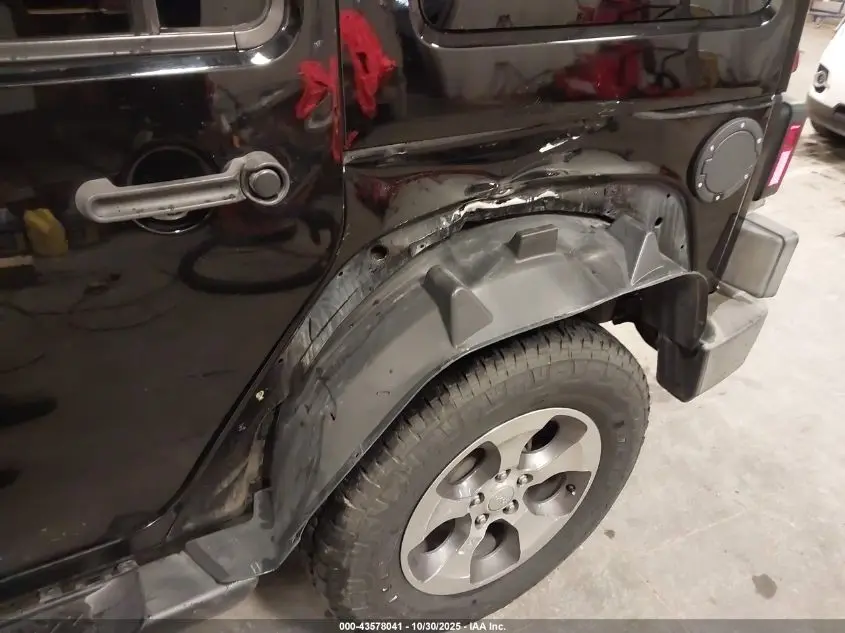 2017 JEEP WRANGLER UNLIMITED SAHARA 4X4