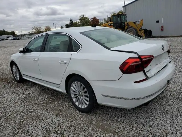 2017 VOLKSWAGEN PASSAT SE  