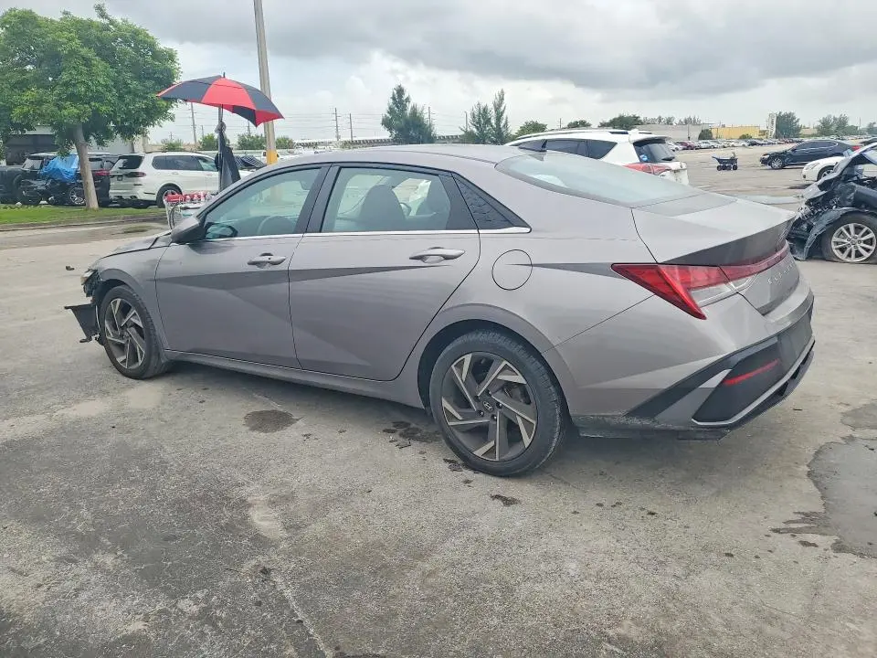 2024 HYUNDAI ELANTRA SEL  
