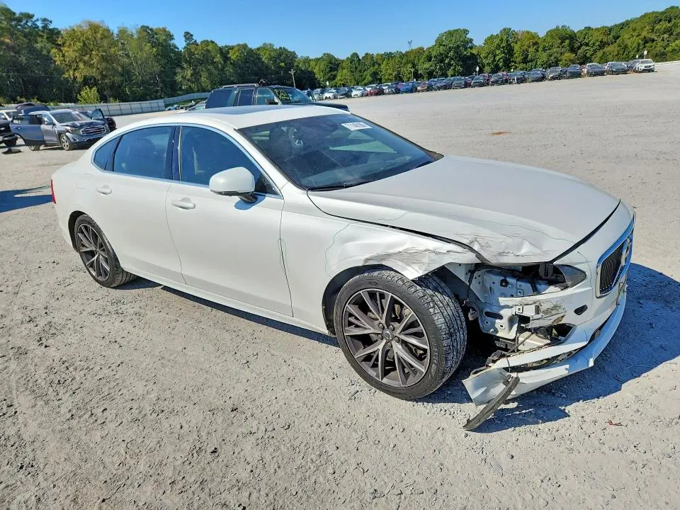 2020 VOLVO S90 T6 MOMENTUM  
