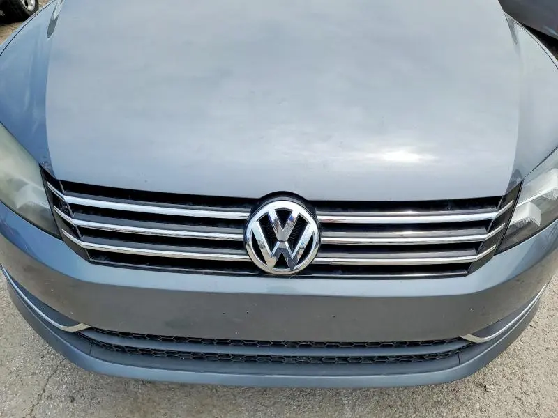 2015 VOLKSWAGEN PASSAT SE  