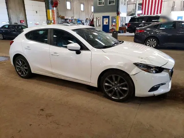 2018 MAZDA 3 TOURING  