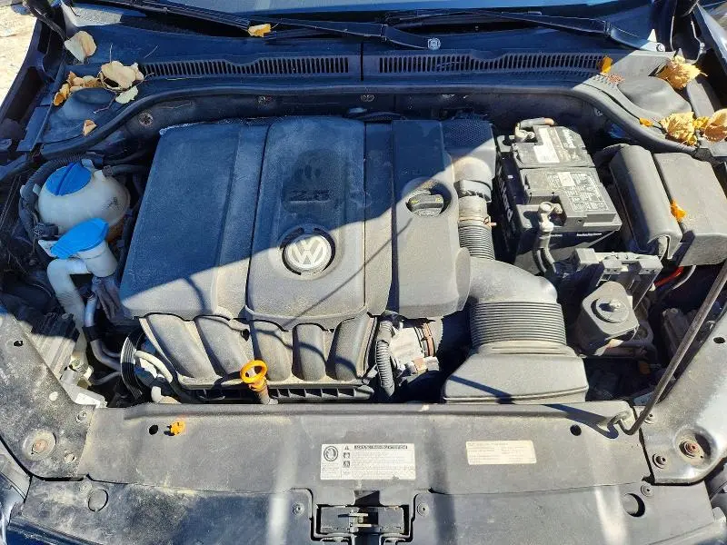 2013 VOLKSWAGEN JETTA SE  