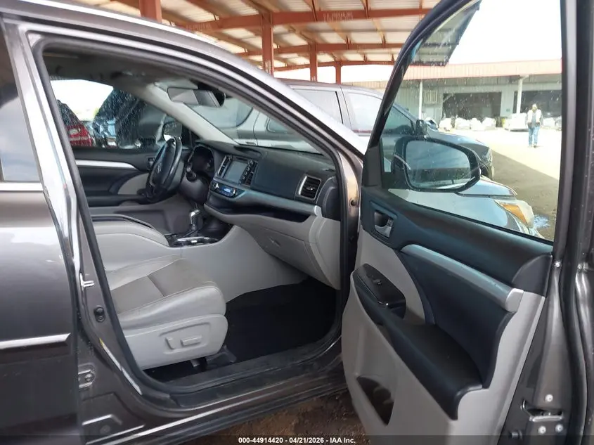 2018 TOYOTA HIGHLANDER XLE