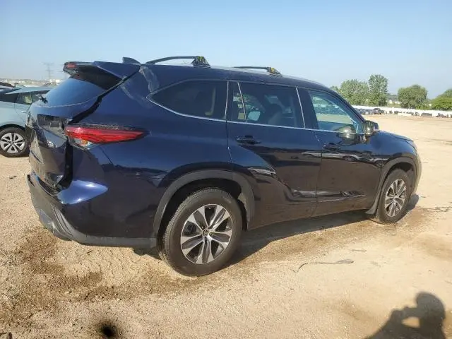 2022 TOYOTA HIGHLANDER XLE  