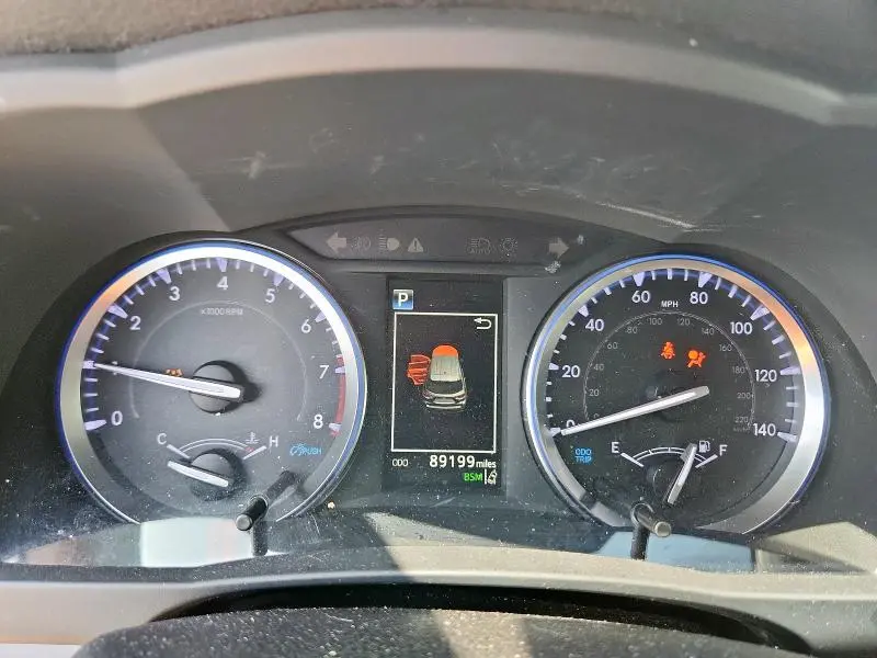 2019 TOYOTA HIGHLANDER SE  