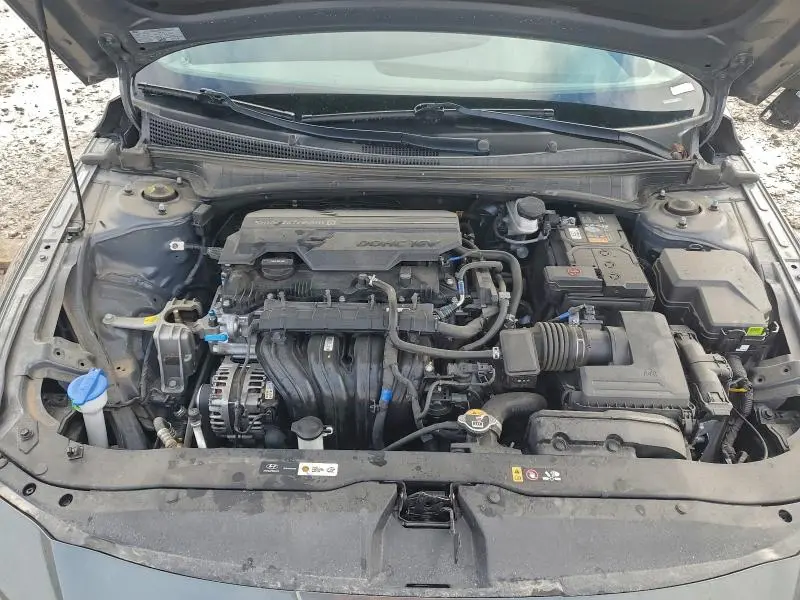 2025 HYUNDAI ELANTRA SE  