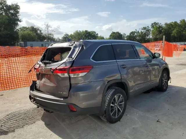 2018 TOYOTA HIGHLANDER SE  