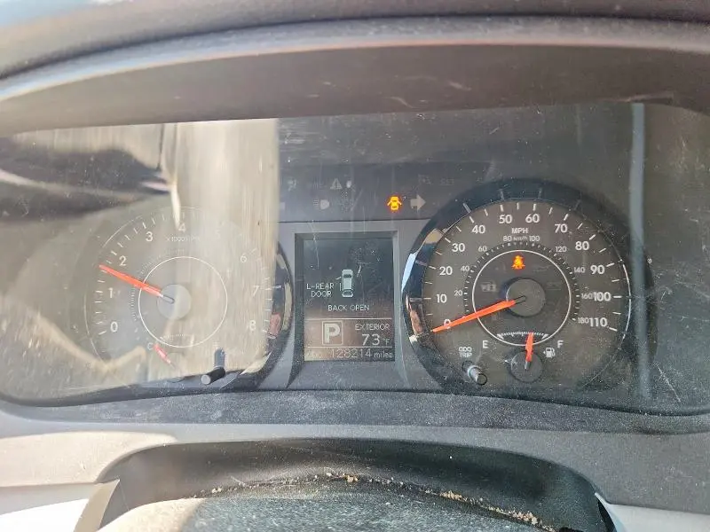 2015 TOYOTA SIENNA LE  
