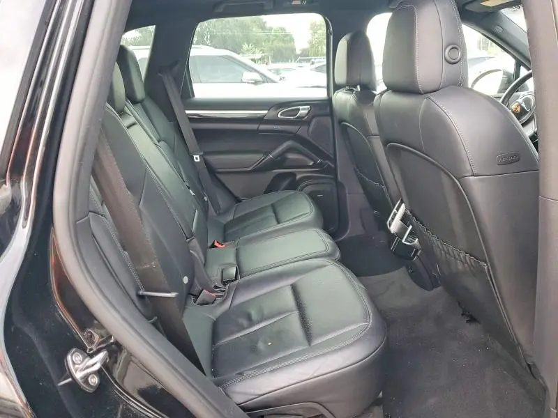 2014 PORSCHE CAYENNE   