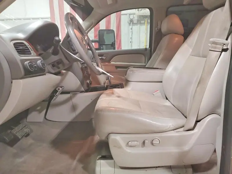 2013 CHEVROLET SUBURBAN K1500 LT  