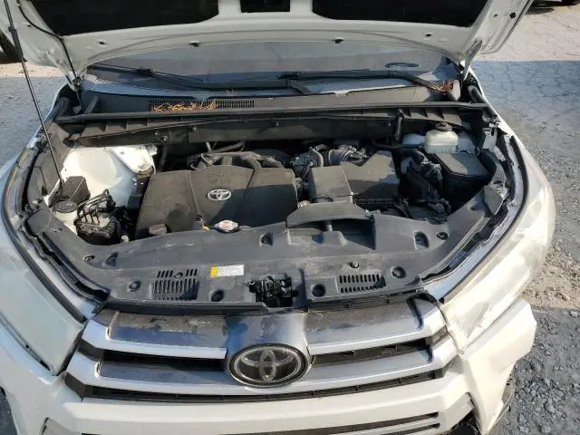2019 TOYOTA HIGHLANDER LE  