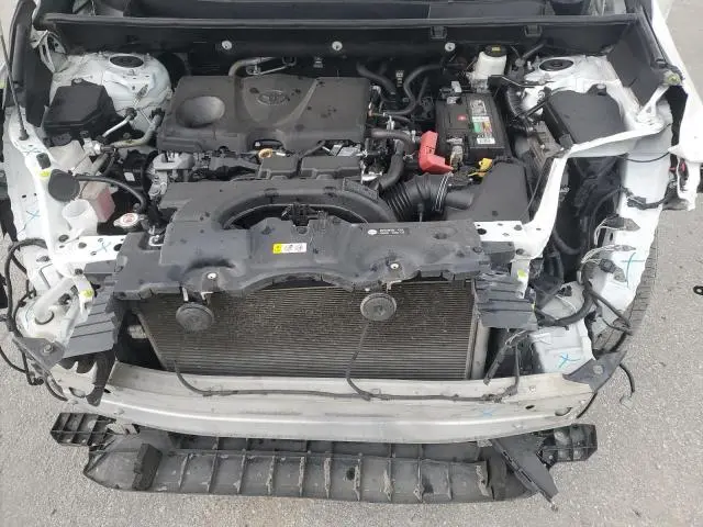 2021 TOYOTA RAV4 XLE  