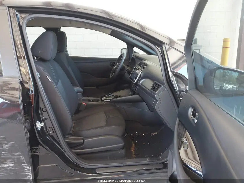 2022 NISSAN LEAF SV 40 KWH