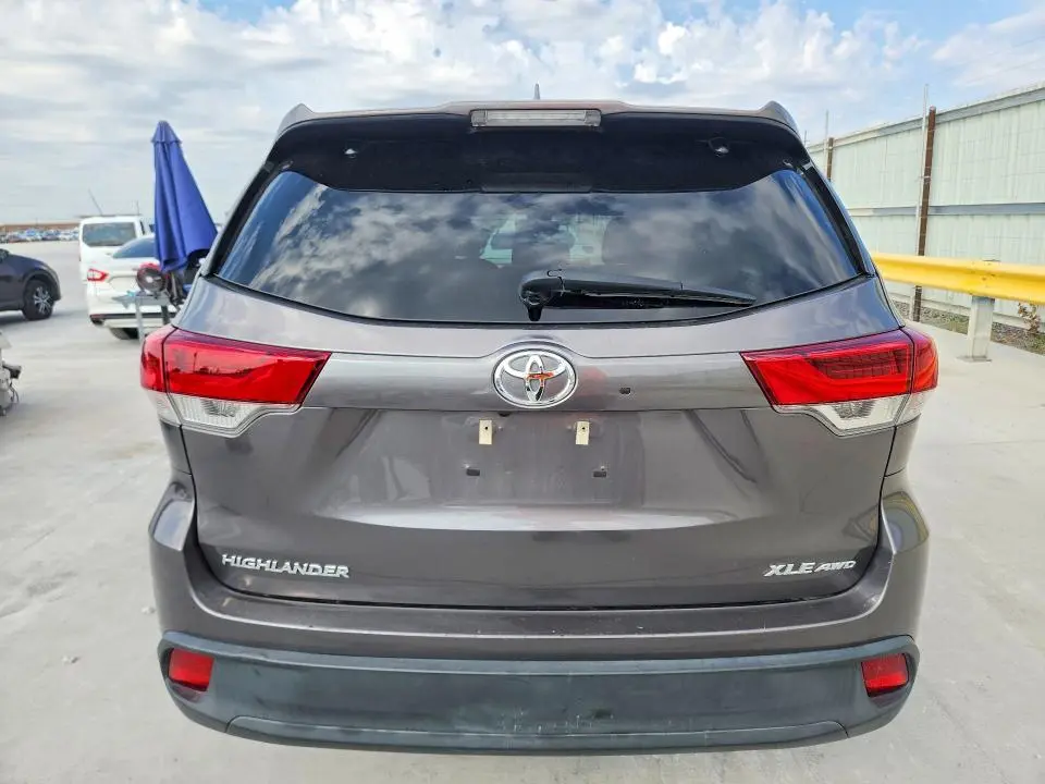 2018 TOYOTA HIGHLANDER XLE  