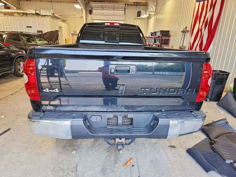 2017 TOYT TUNDRA SR5   