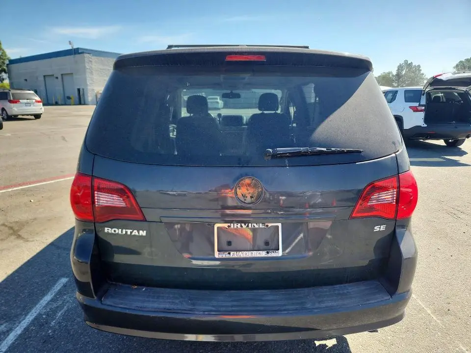 2011 VOLKSWAGEN ROUTAN SE  