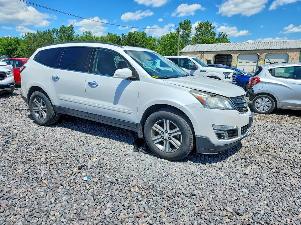 2017 CHEVROLET TRAVERSE LT  