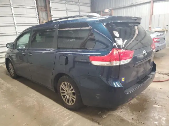 2011 TOYOTA SIENNA XLE  