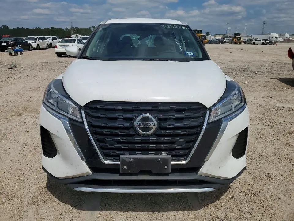 2022 NISSAN KICKS SV  