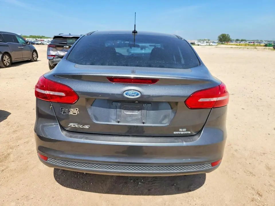 2016 FORD FOCUS SE  