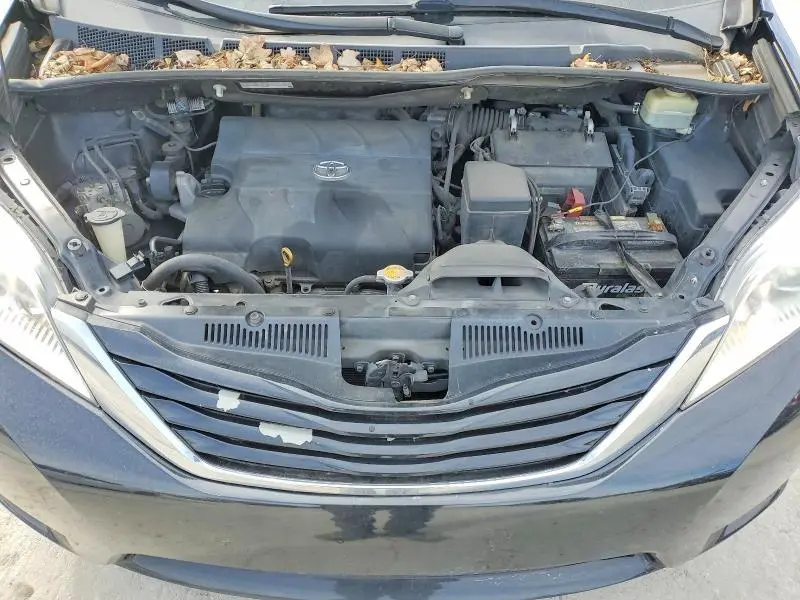 2016 TOYOTA SIENNA LE  