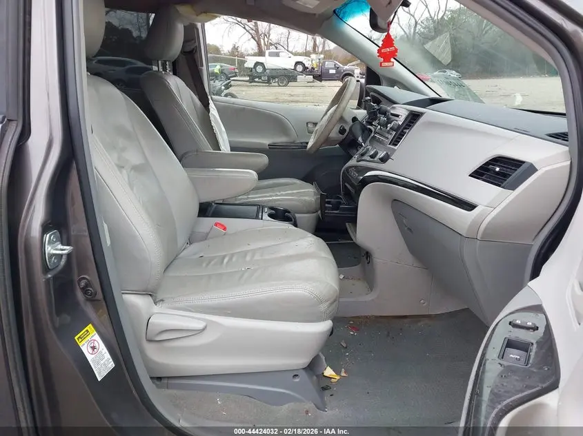 2012 TOYOTA SIENNA LE V6 8 PASSENGER