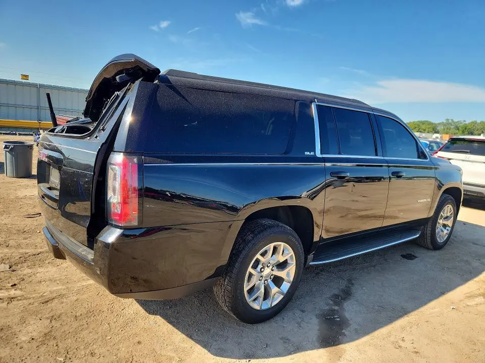2017 GMC YUKON XL K1500 SLE  