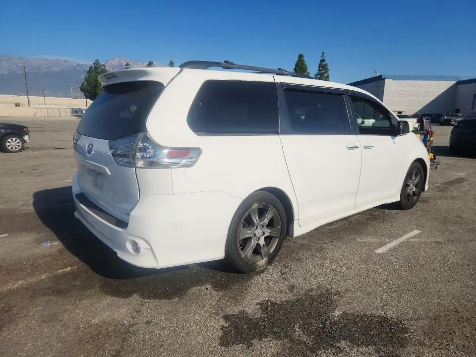 2015 TOYOTA SIENNA SPORT  