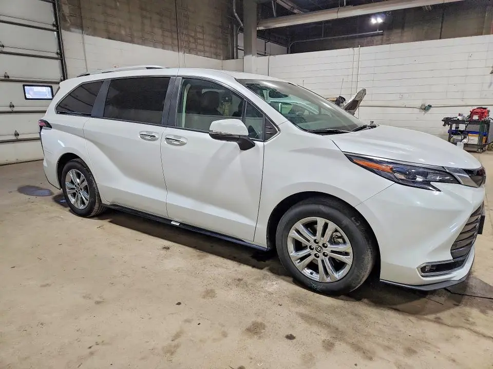 2024 TOYOTA SIENNA PLATINUM 7-PASSENGER  